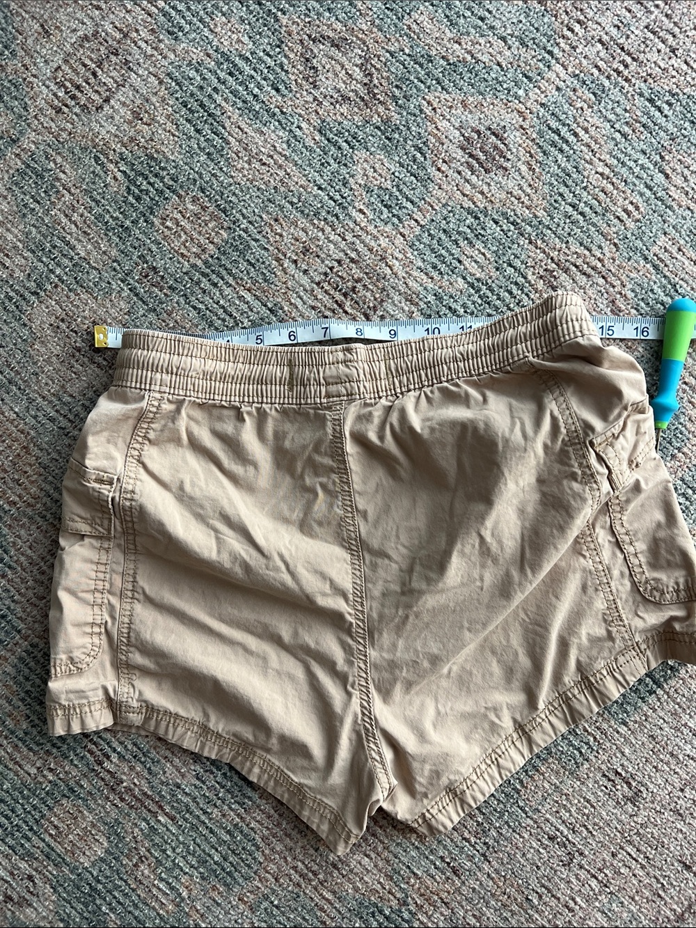 Hollister Women's Khaki Cargo Drawstring Shorts - Picture 4 of 7